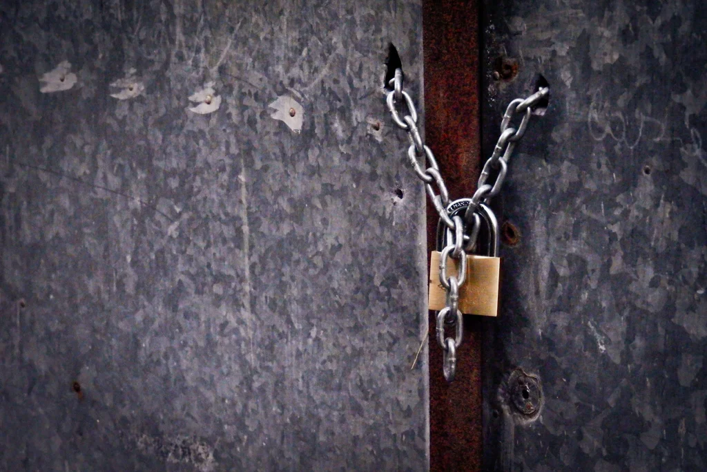 Cadenas et tirages pour illustrer la confidentialité